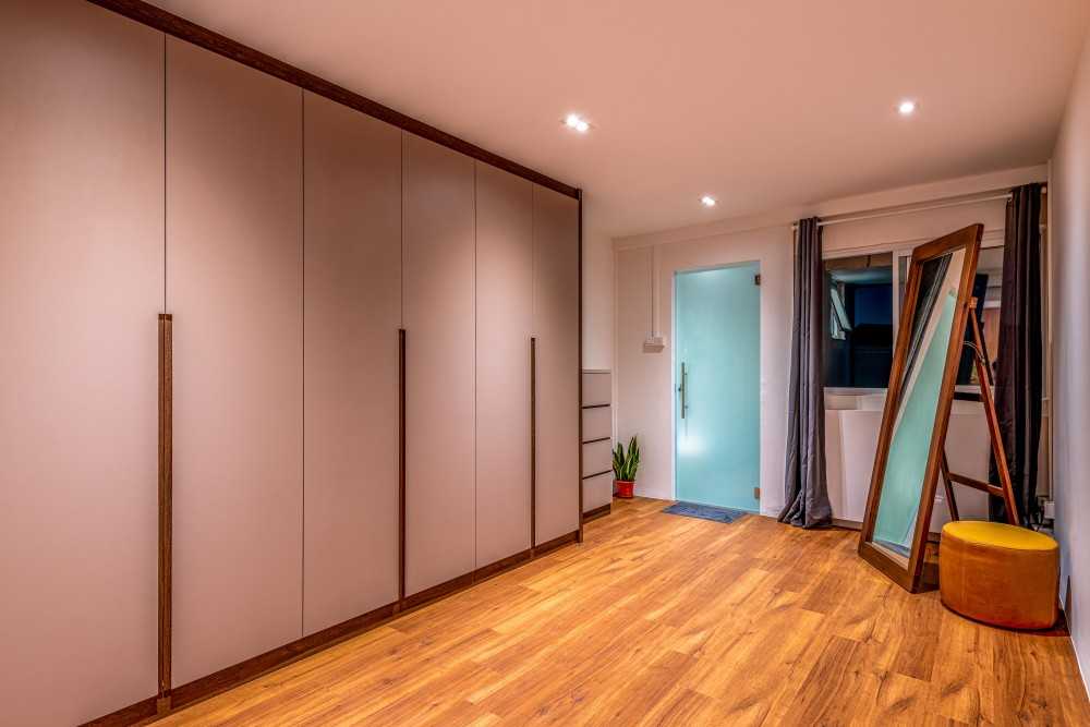 Contemporary Bedroom with Vinyl Flooring and Mirror