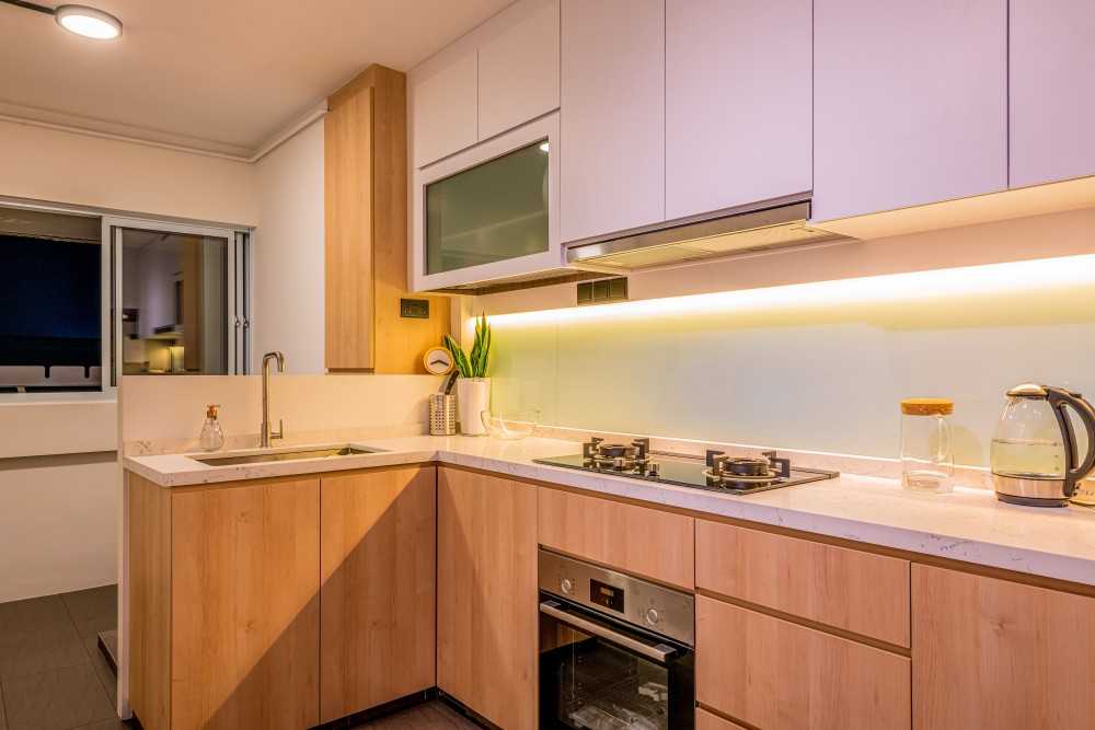 Contemporary Kitchen with Kitchen Accessories and Dishwasher