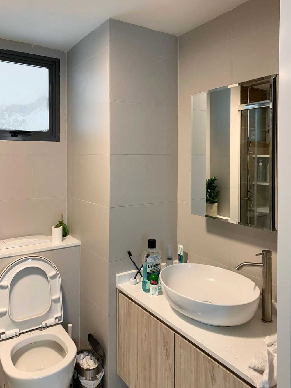 Scandinavian Bathroom with Mirror and Bathroom Storage