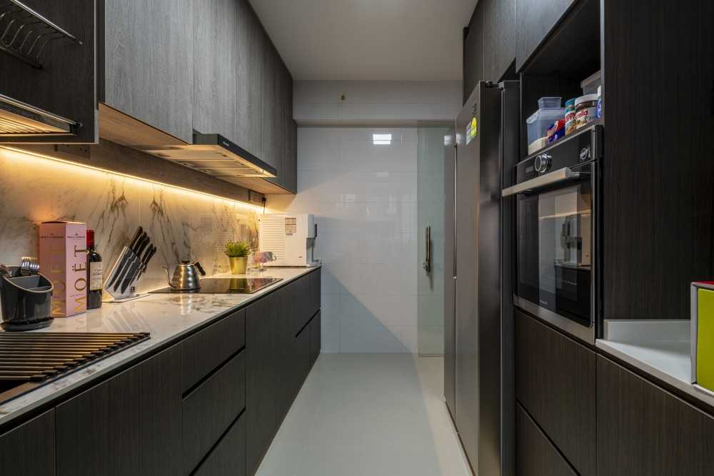 Contemporary Kitchen with Drinkware and Cookware