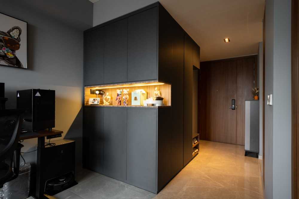 Modern Entryway with Mirror and Seating Bench