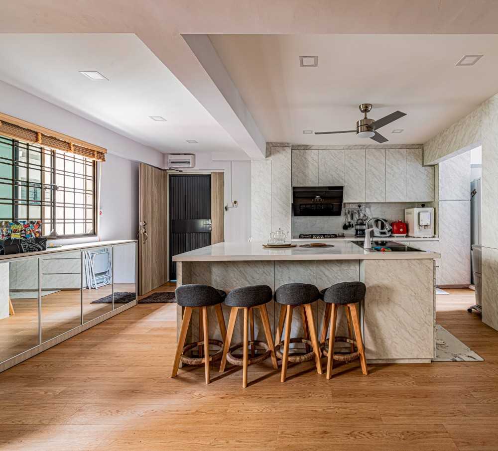 Modern Dining Room with Ceiling Light and Ceiling Fan
