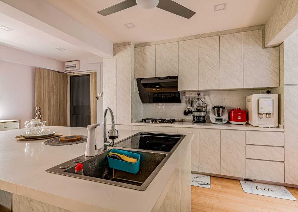 Modern Kitchen with Kitchen Island and Kitchen Accessories
