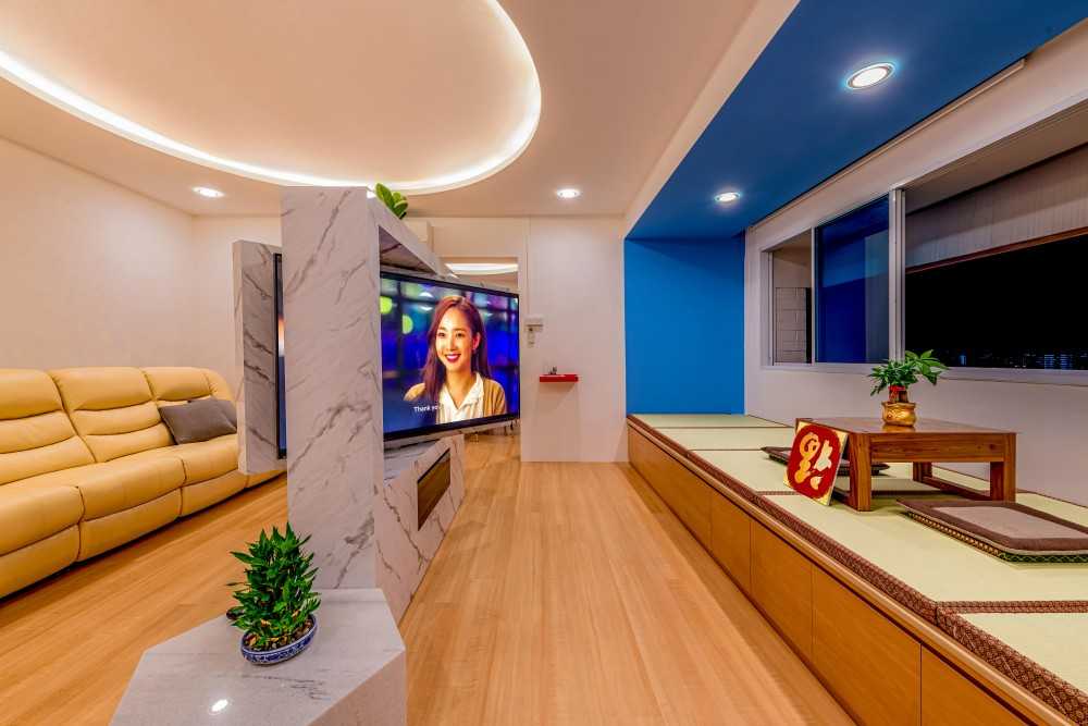 Modern Living Room with Vinyl Flooring and TV Console