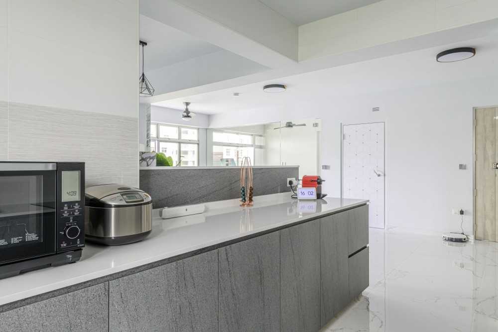 Minimalist Kitchen with Marble Floor and Open Kitchen