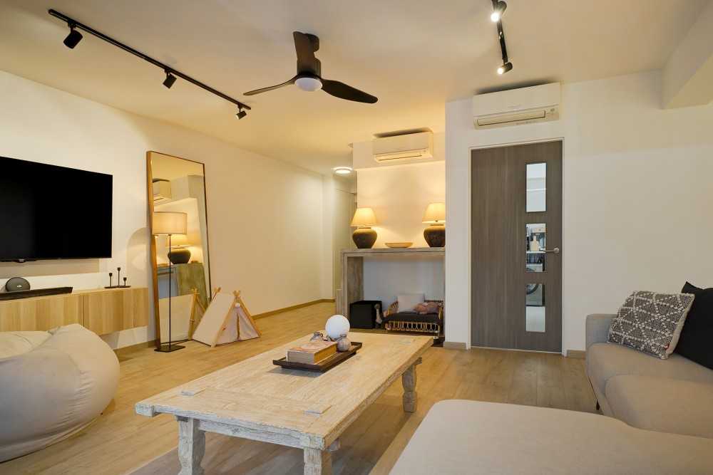 Contemporary Living Room with Vinyl Flooring and Sofa