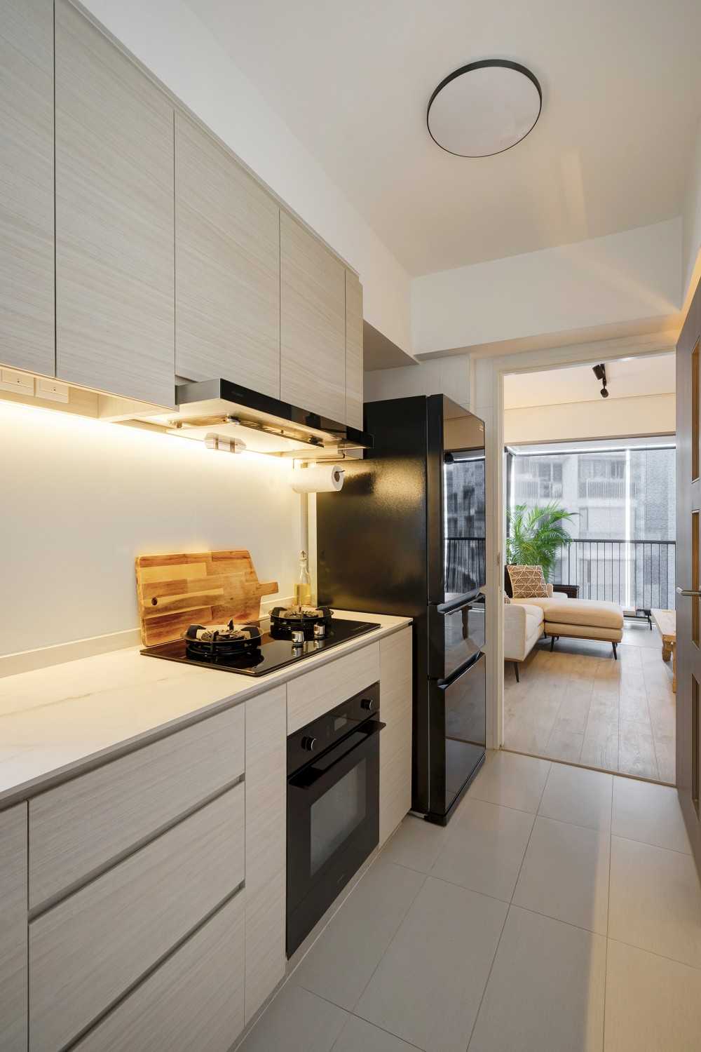 Contemporary Kitchen with Countertop and Kitchen Window