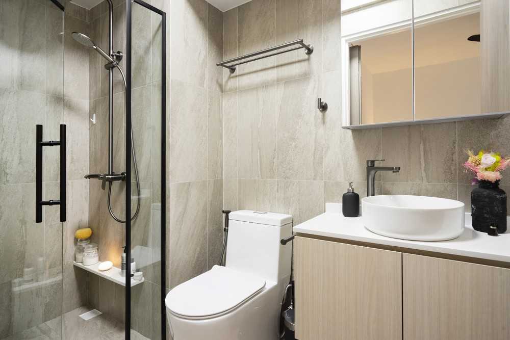 Contemporary Bathroom with Countertop and Mirror