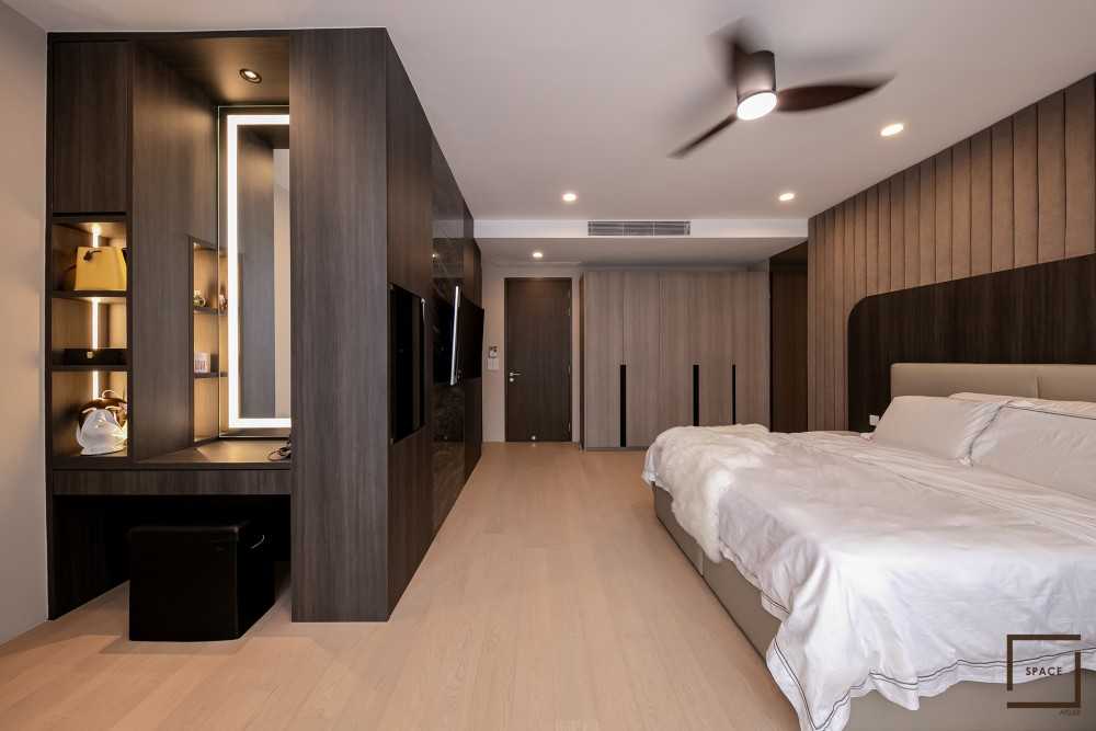 Contemporary Bedroom with Vinyl Flooring and Wardrobe