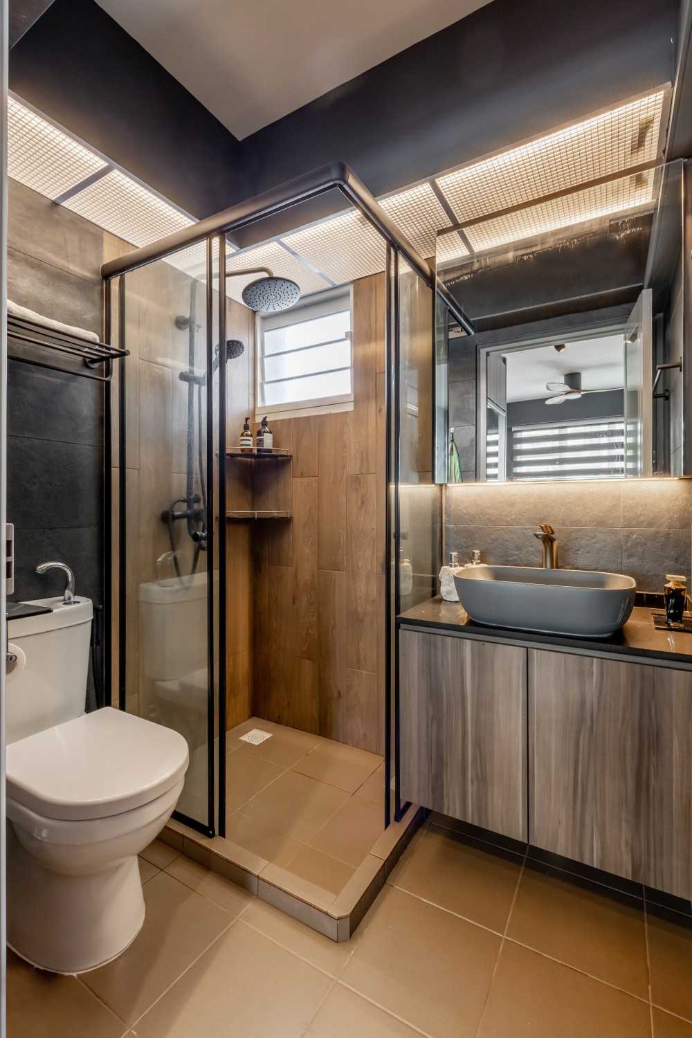 Modern Bathroom with Homogeneous Tiles and Bathroom Sinks