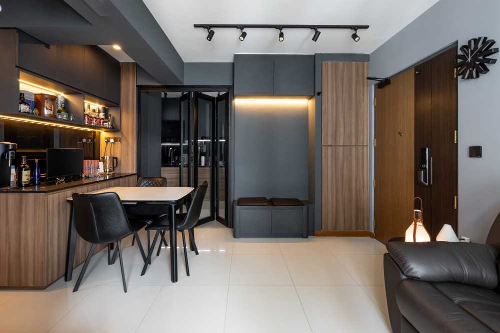Modern Kitchen with Countertop and Homogeneous Tiles