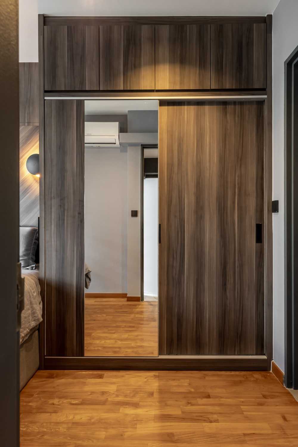 Modern Bedroom with Wardrobe and Sliding Wardrobe