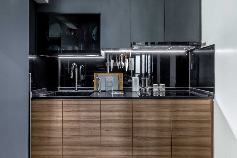 Modern Kitchen with Countertop and Open Kitchen