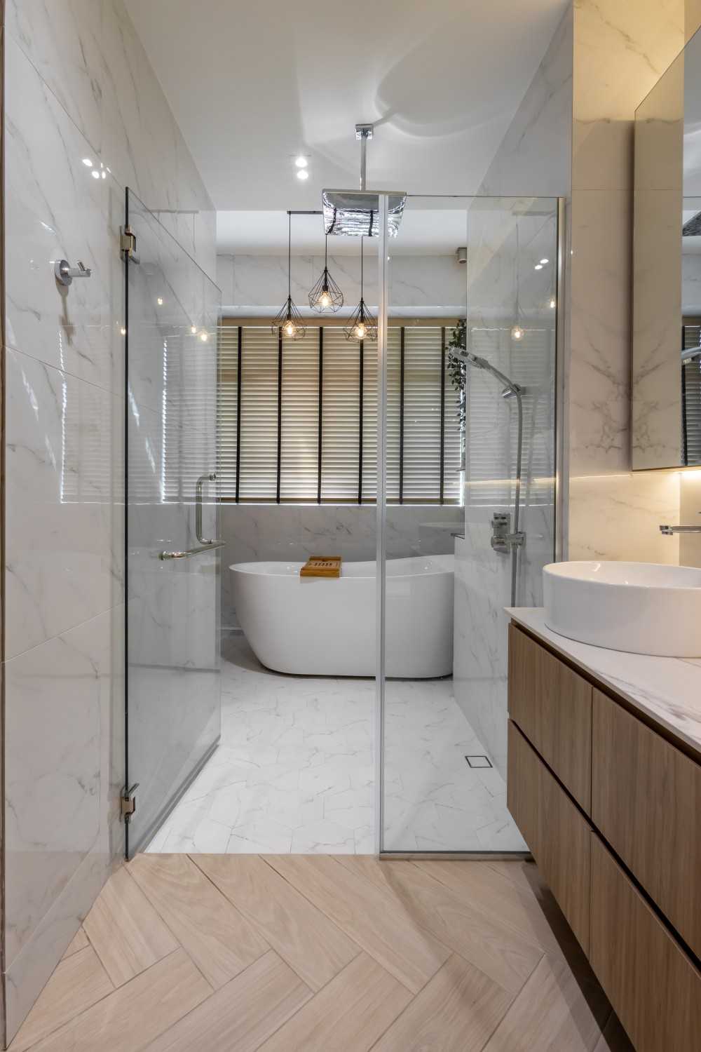 Minimalist Bathroom with Marble Floor and Bathtub