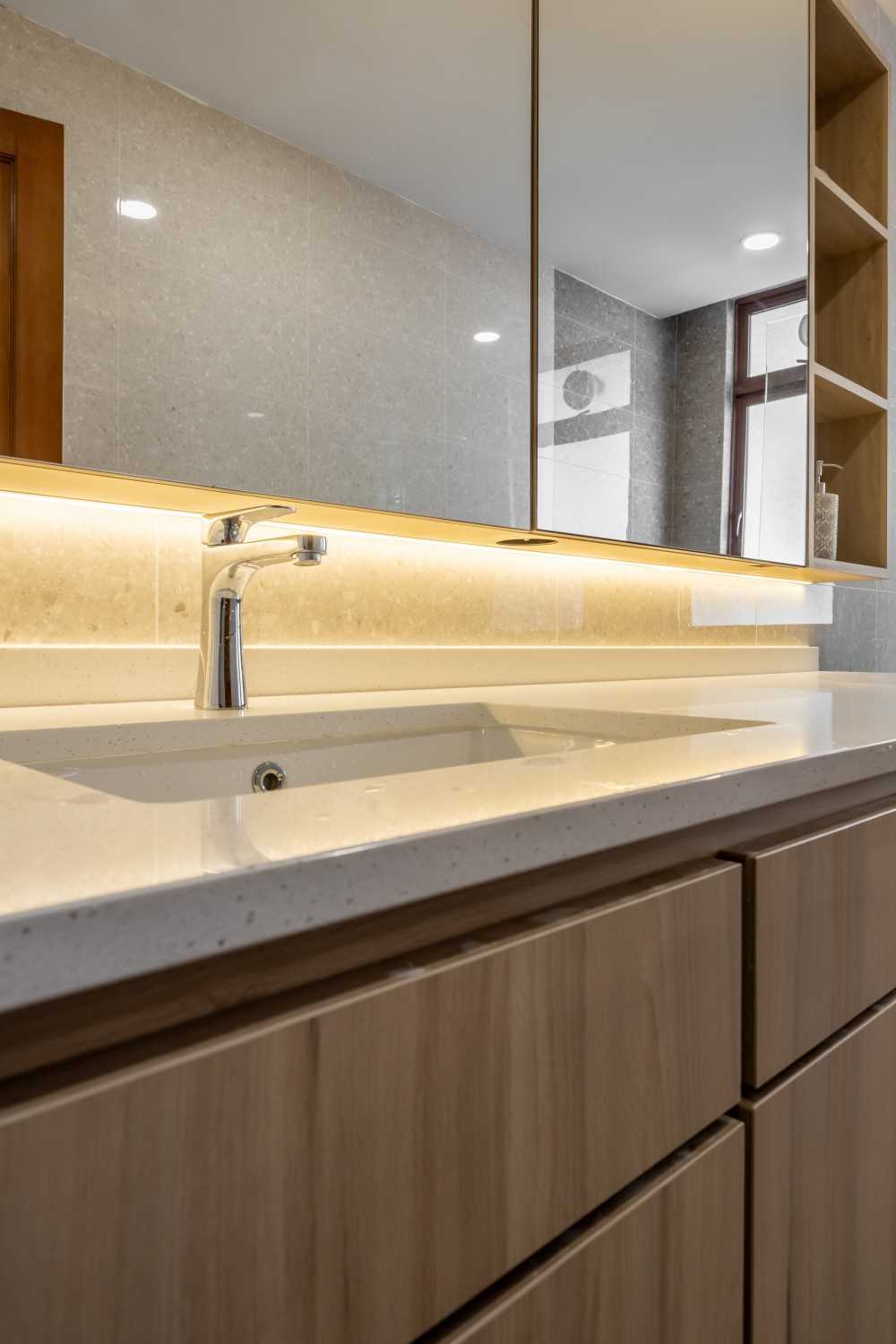 Minimalist Bathroom with Countertop and Mirror