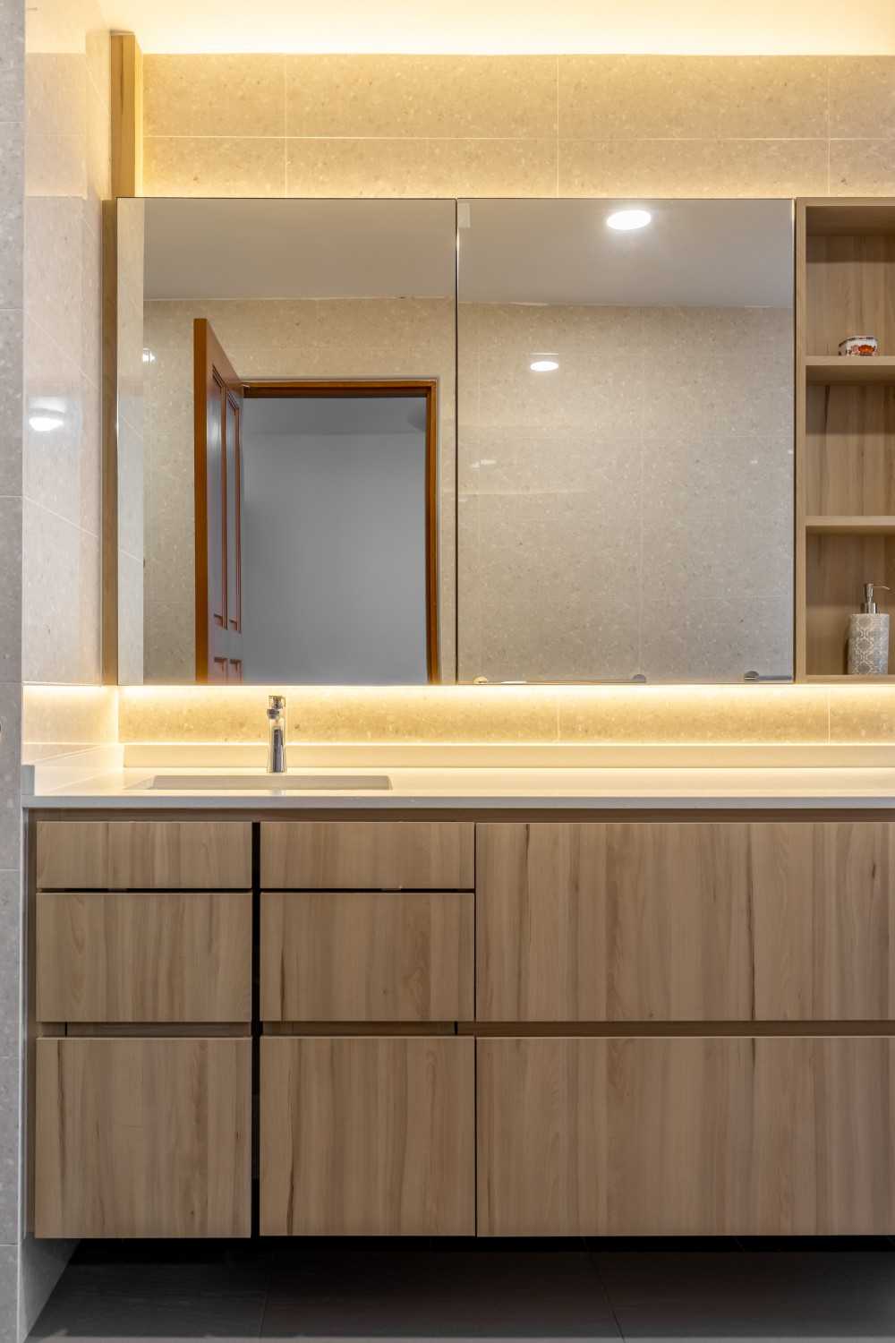 Minimalist Bathroom with Countertop and Mirror