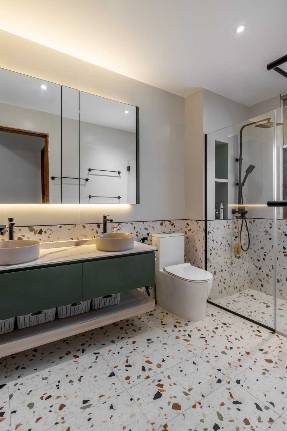 Minimalist Bathroom with Countertop and Mirror