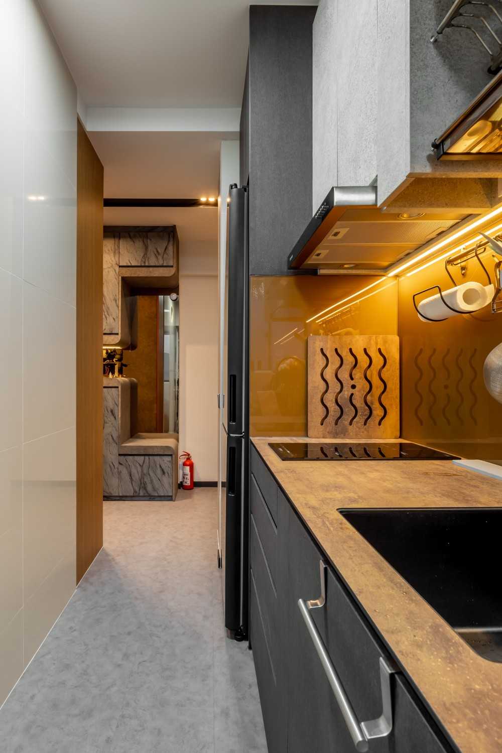 Transitional Kitchen with Countertop and Open Kitchen