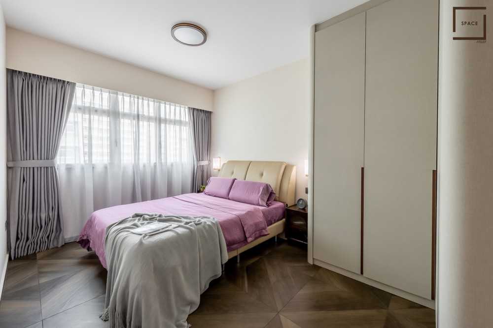 Contemporary Bedroom with Vinyl Flooring and Bedside Table