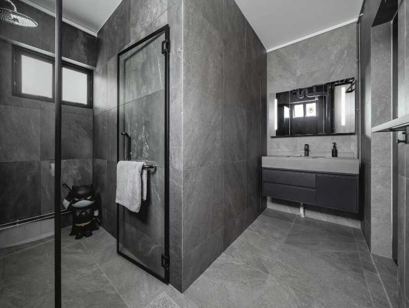 Contemporary Bathroom with Countertop and Homogeneous Tiles