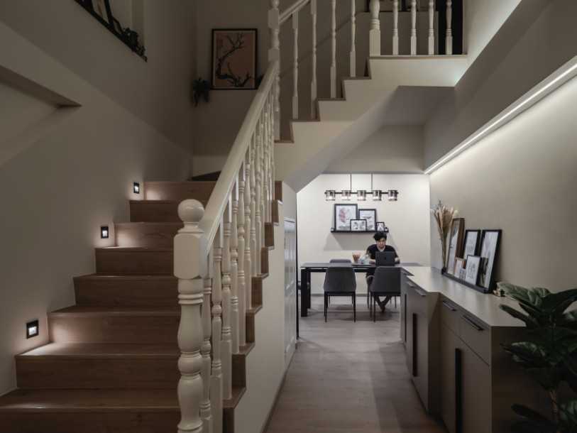 Contemporary Dining Room with Drop Light and Dining Table