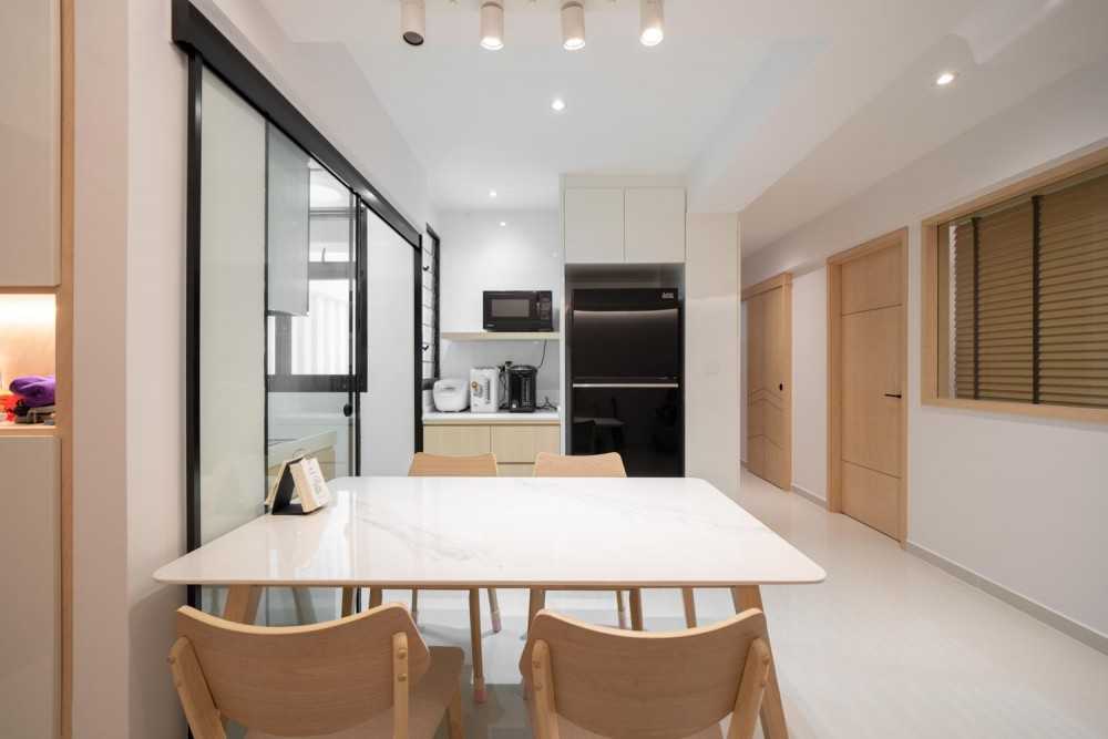 Scandinavian Dining Room with Drop Ceiling and Dining Table