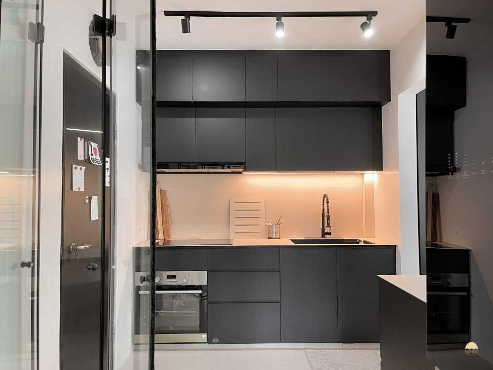Scandinavian Kitchen with Kitchen Backsplash and Kitchen Cabinets