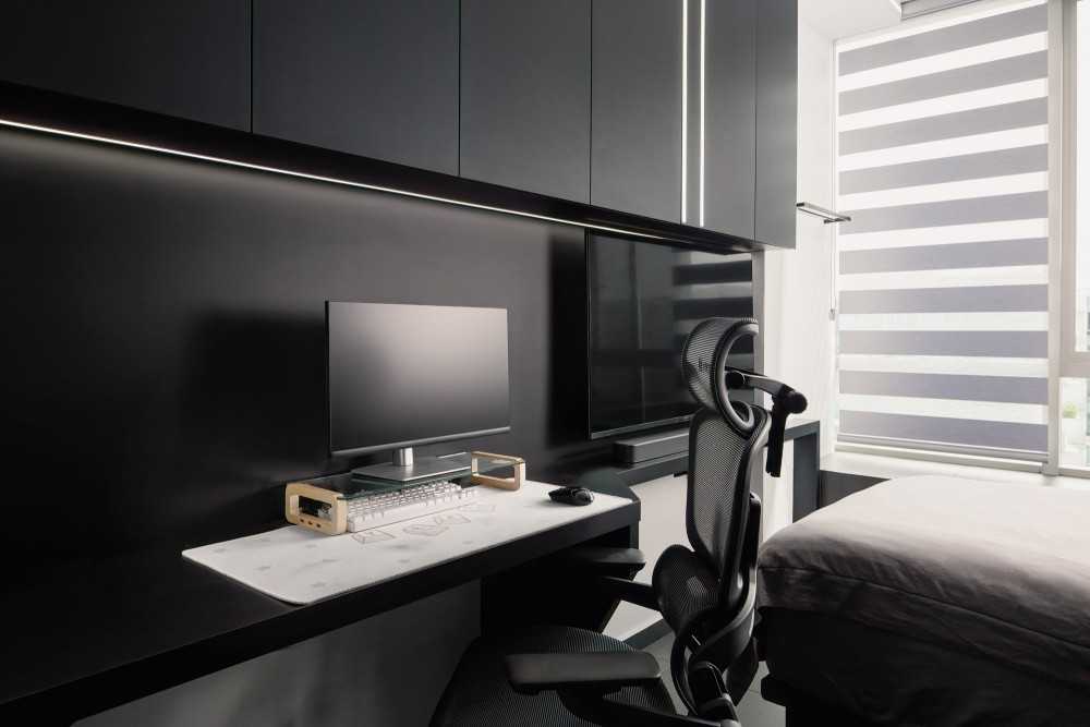 Modern Bedroom with Bookshelf and Blinds