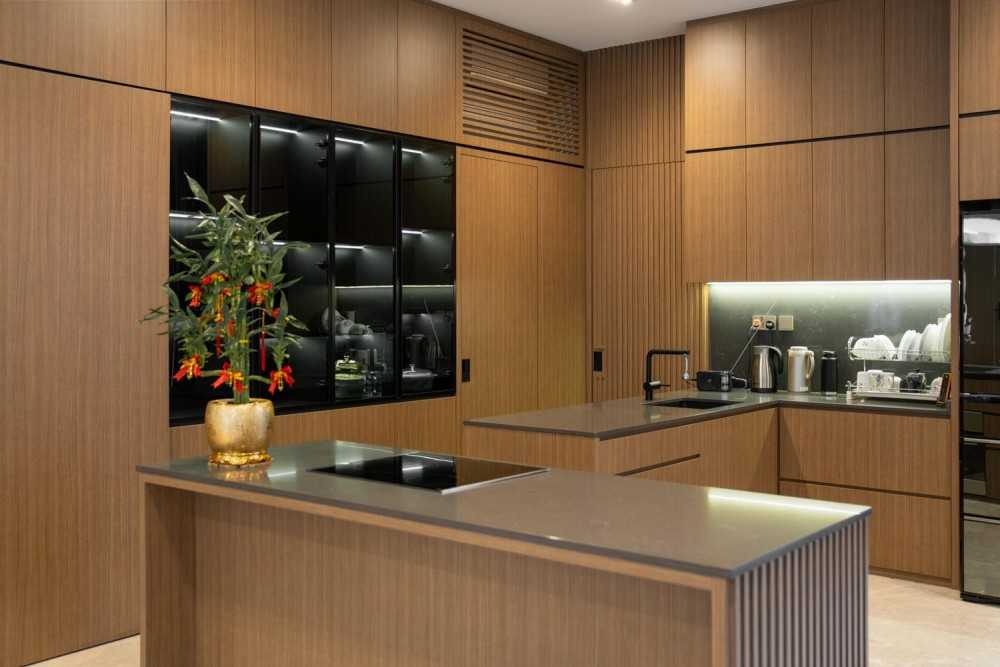 Contemporary Kitchen with Kitchen Island and Open Kitchen