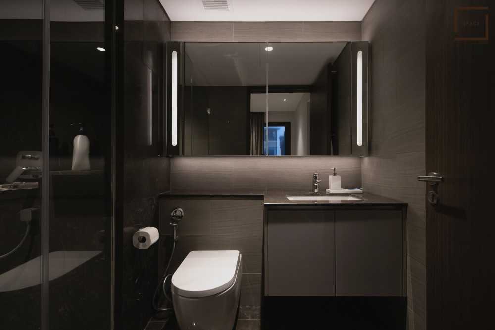 Modern Bathroom with Mirror and Shower Screen
