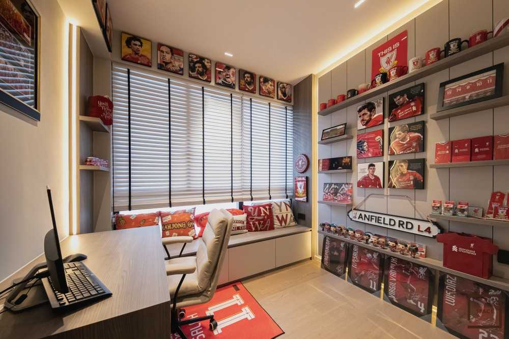 Modern Home Office with Desk and Desk Chairs