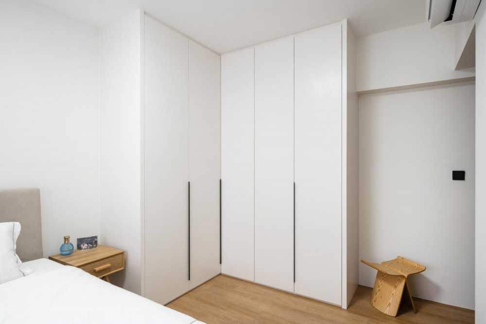 Minimalist Bedroom with Vinyl Flooring and Wardrobe