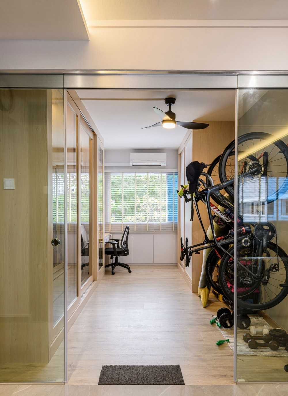 Modern Storeroom with Storage Cabinets and Display Cabinets