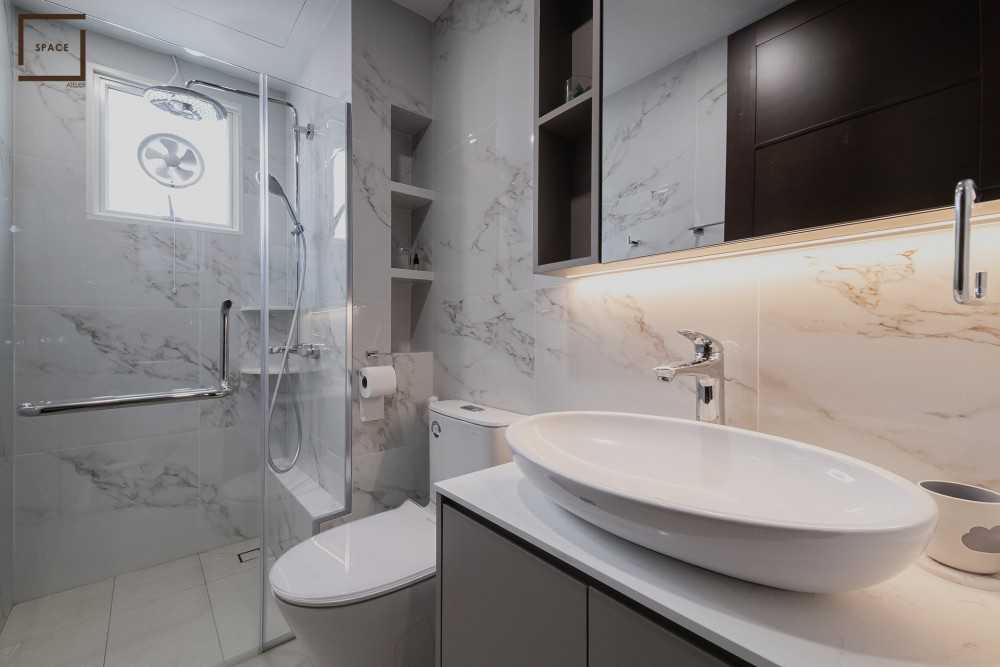 Contemporary Bathroom with Mirror and Shower Screen