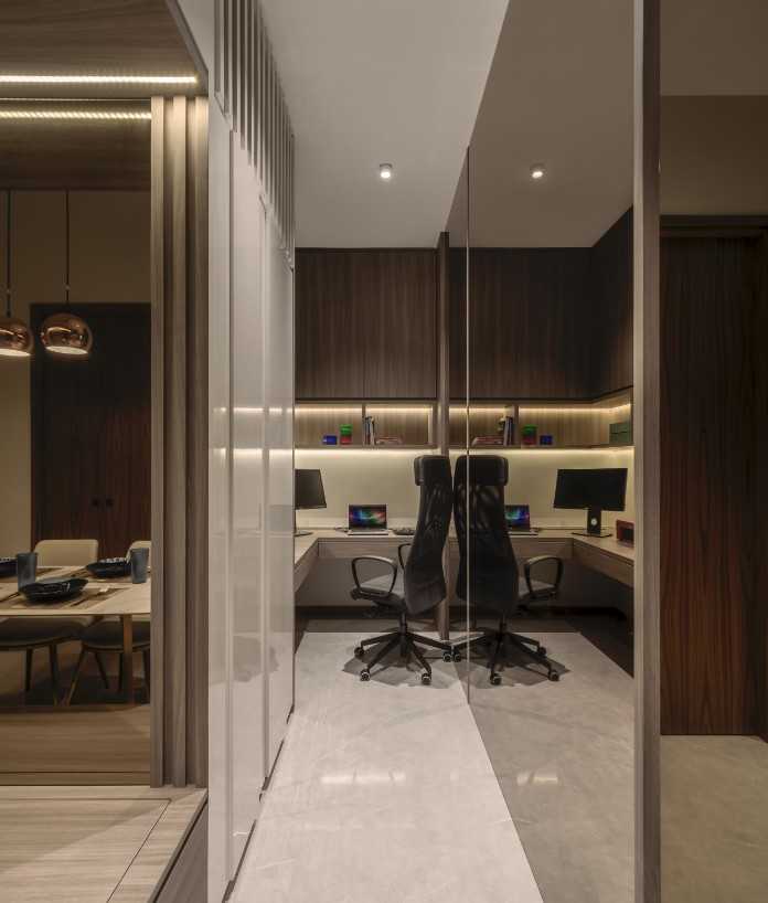 Modern Home Office with Bookshelf and Desk