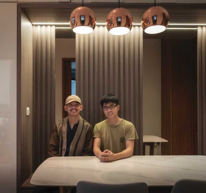 Modern Dining Room with Cove Lighting and Dining Table