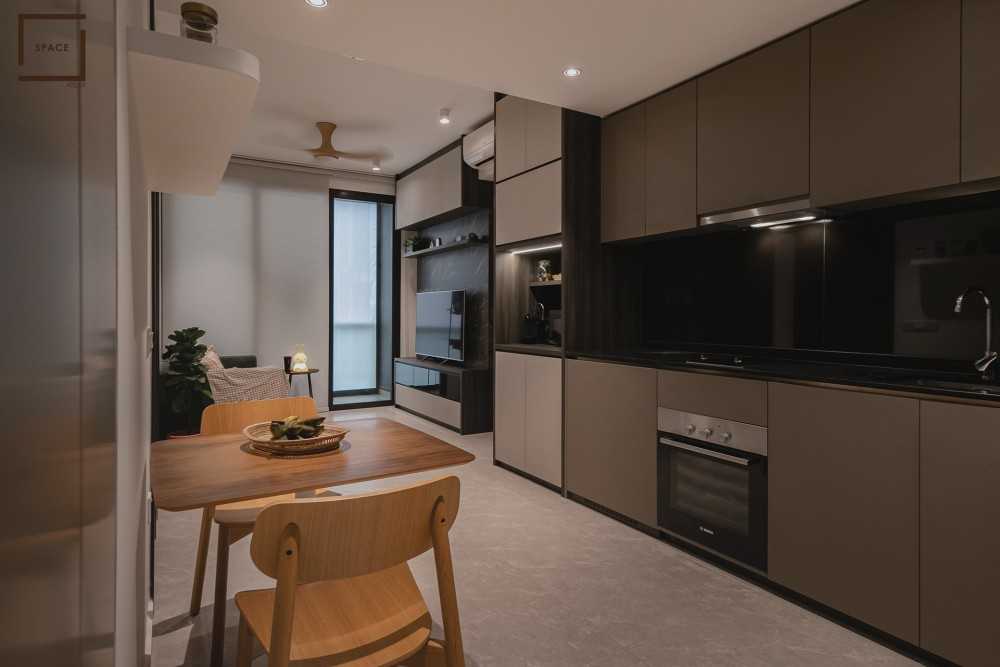 Minimalist Kitchen with Kitchen Window and Open Kitchen