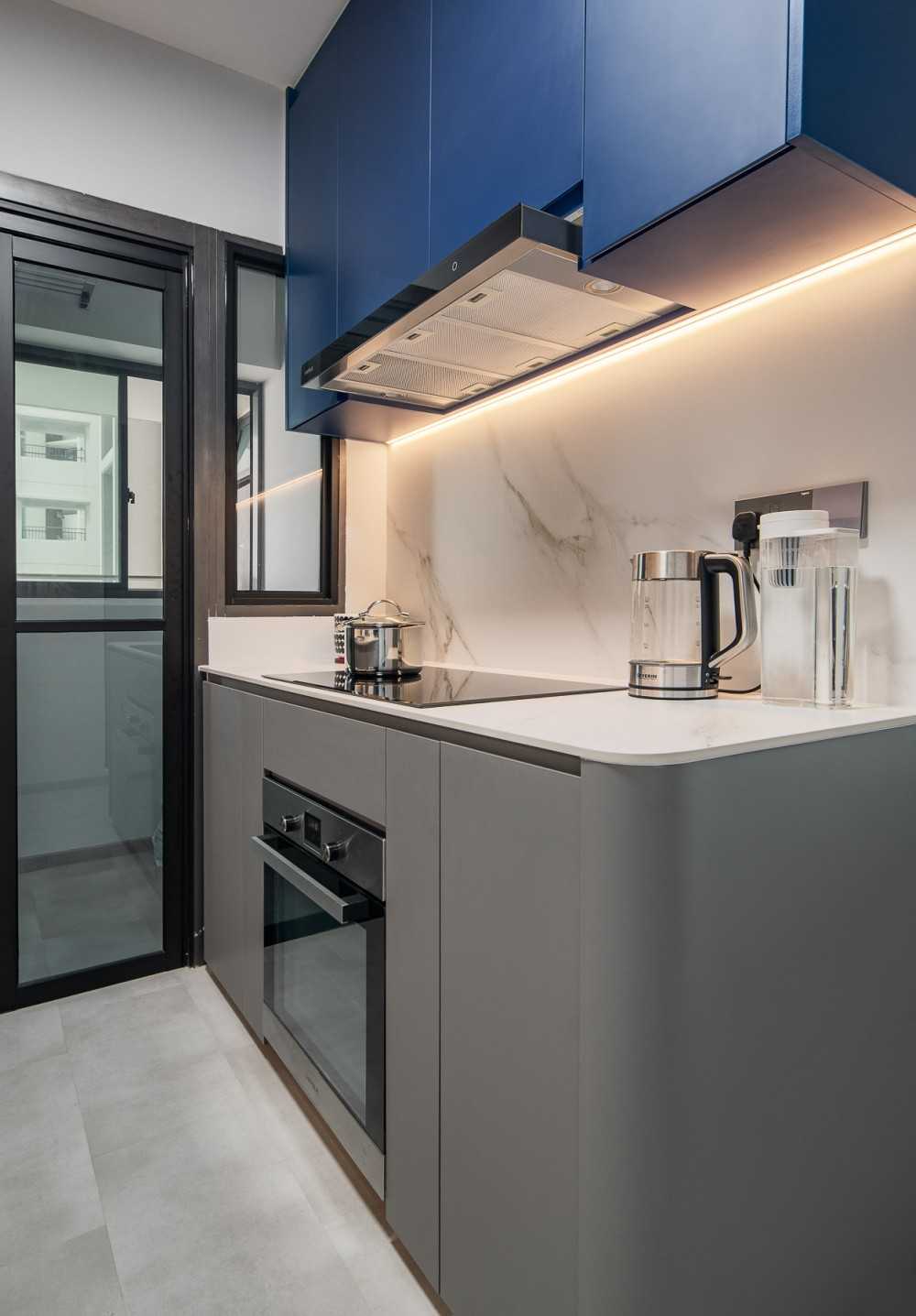 Scandinavian Kitchen with Countertop and Homogeneous Tiles