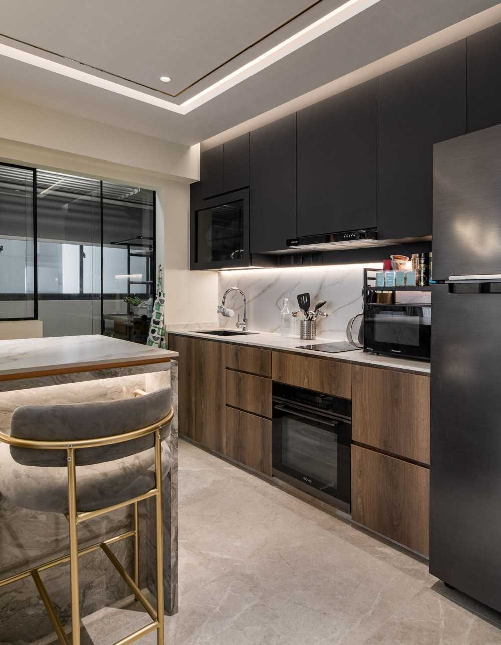 Contemporary Kitchen with Countertop and Homogeneous Tiles