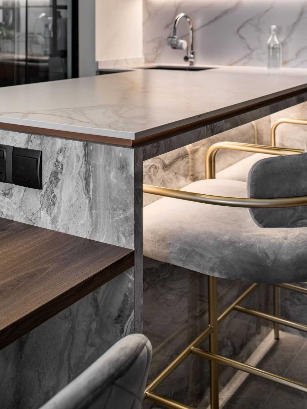 Contemporary Kitchen with Countertop and Homogeneous Tiles
