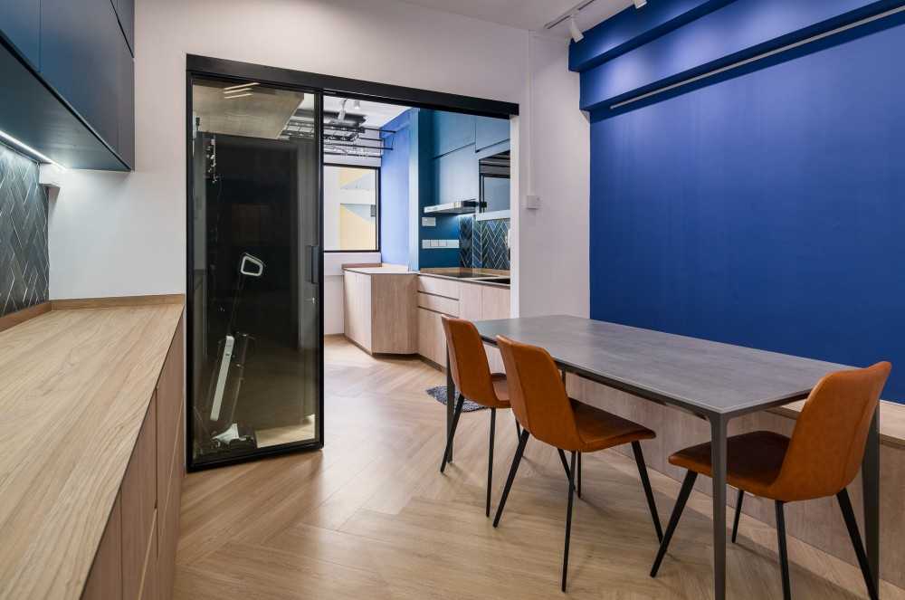 Eclectic Dining Room with Drop Light and Dining Table