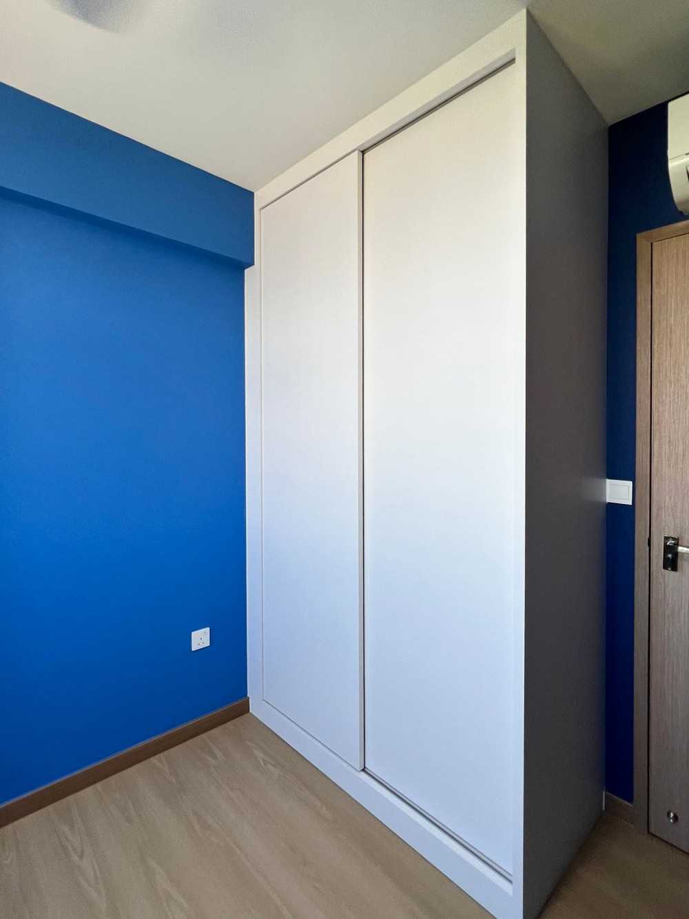 Scandinavian Bedroom with Wardrobe and Sliding Wardrobe