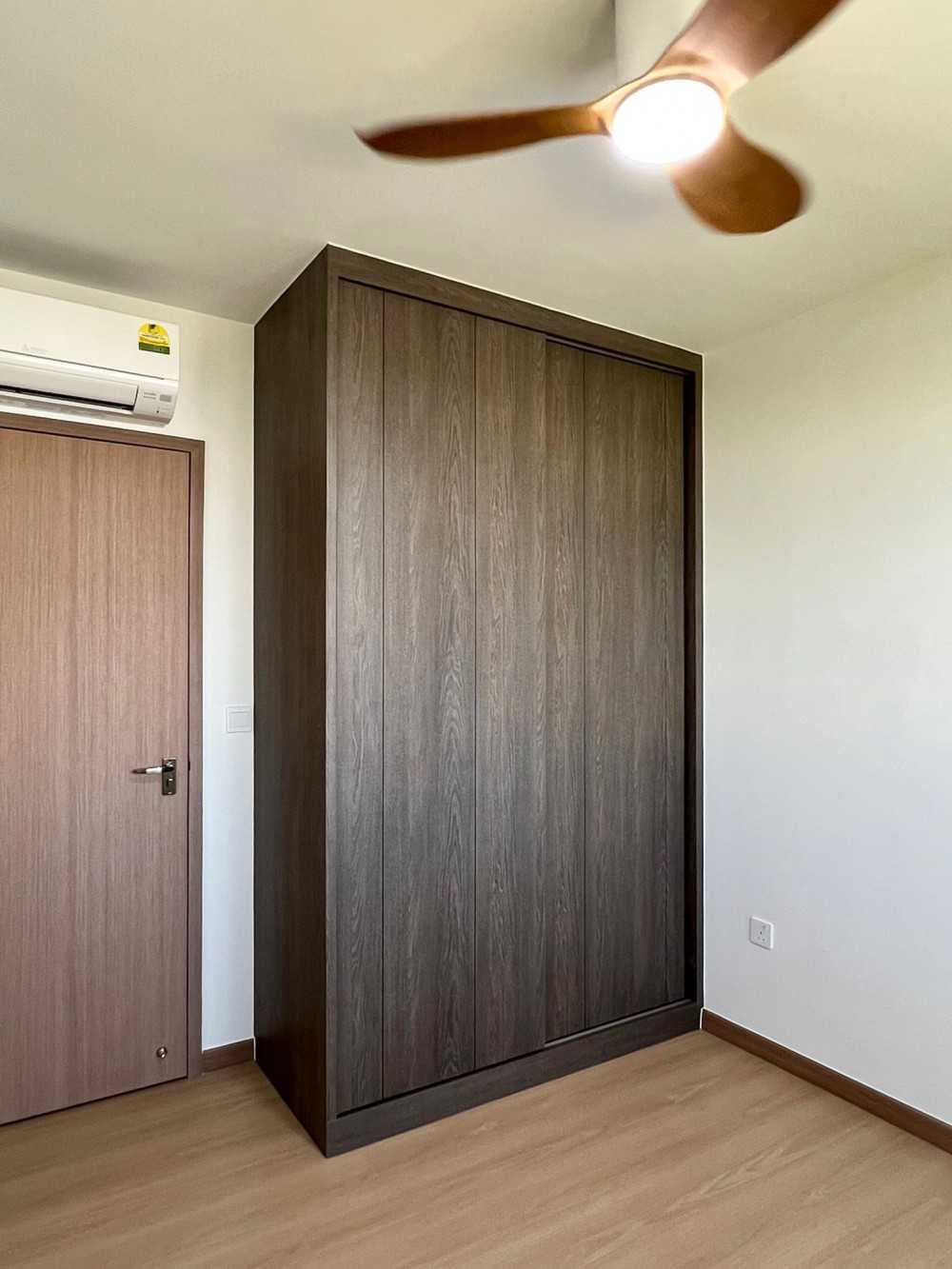 Scandinavian Bedroom with Wardrobe and Sliding Wardrobe