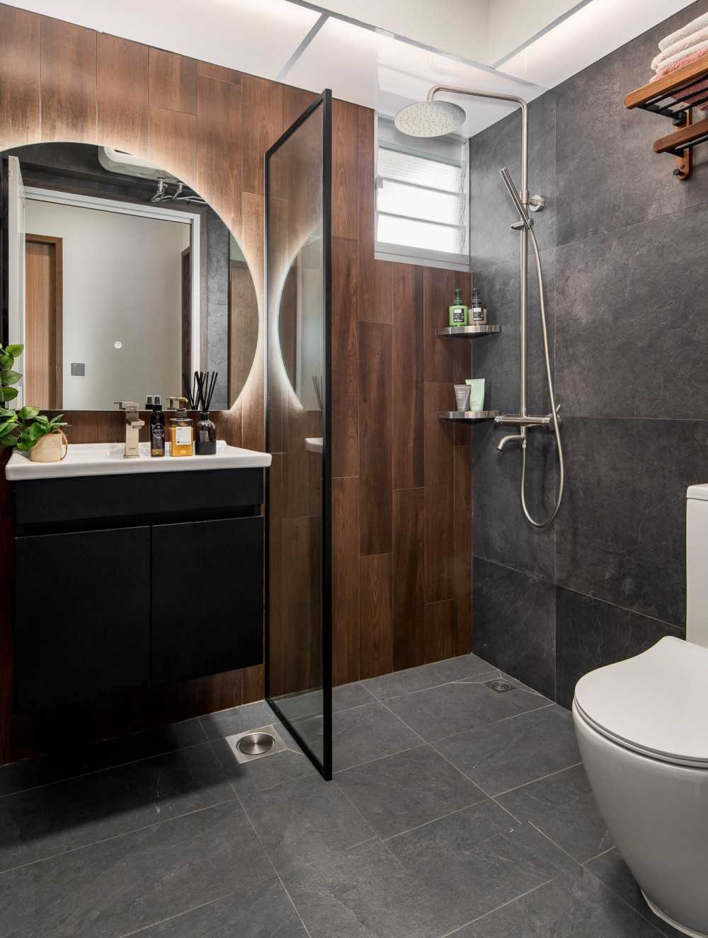 Scandinavian Bathroom with Countertop and Homogeneous Tiles