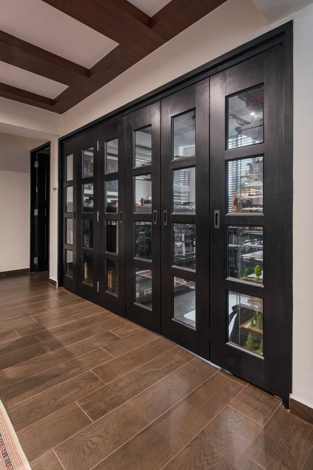 Country Dining Room with Drop Ceiling and Dining Table
