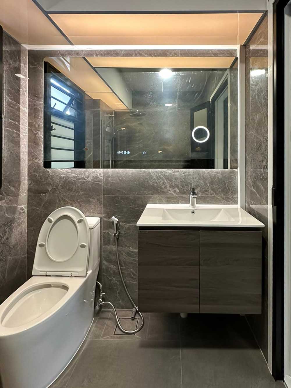 Scandinavian Bathroom with Mirror and Bathroom Storage
