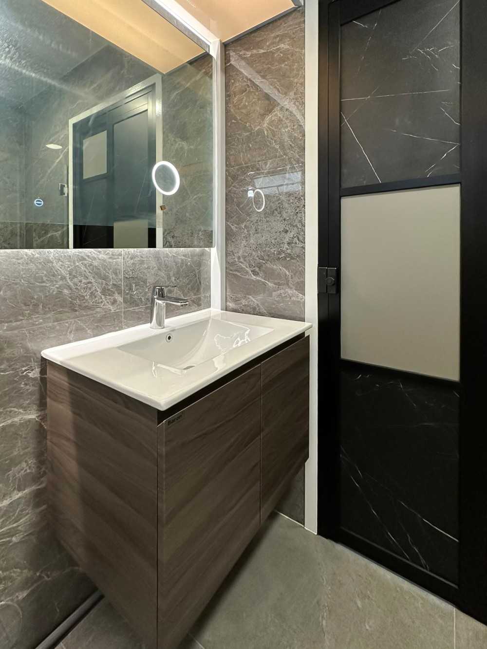 Scandinavian Bathroom with Mirror and Bathroom Storage