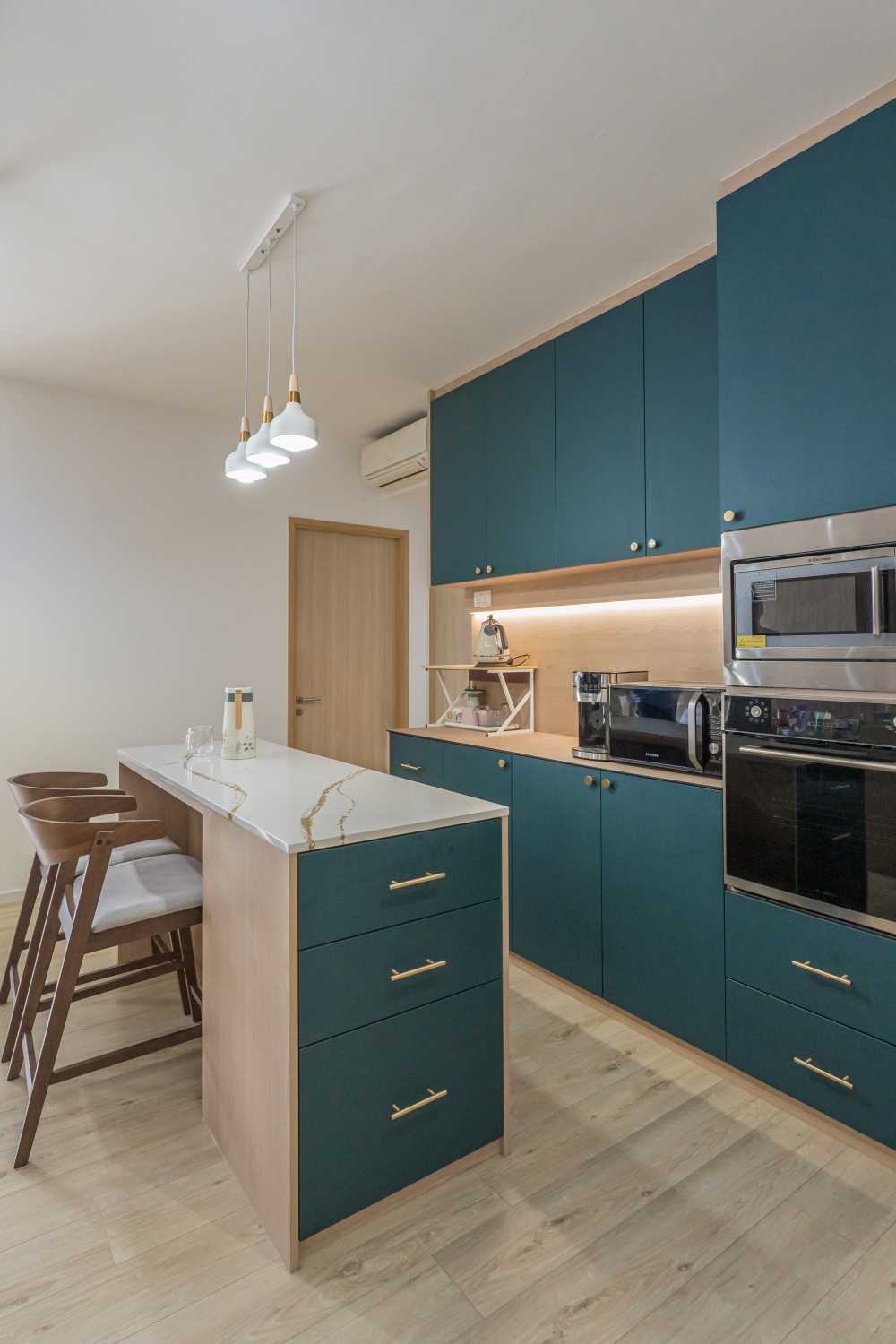 Contemporary Kitchen with Countertop and Vinyl Flooring