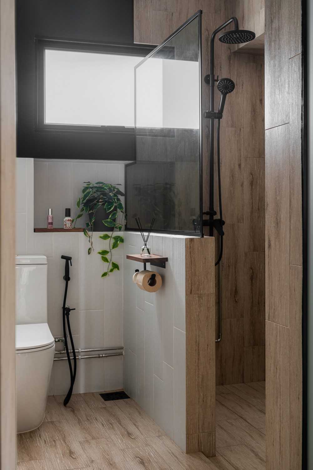 Scandinavian Bathroom with Shower Screen and Rainshower