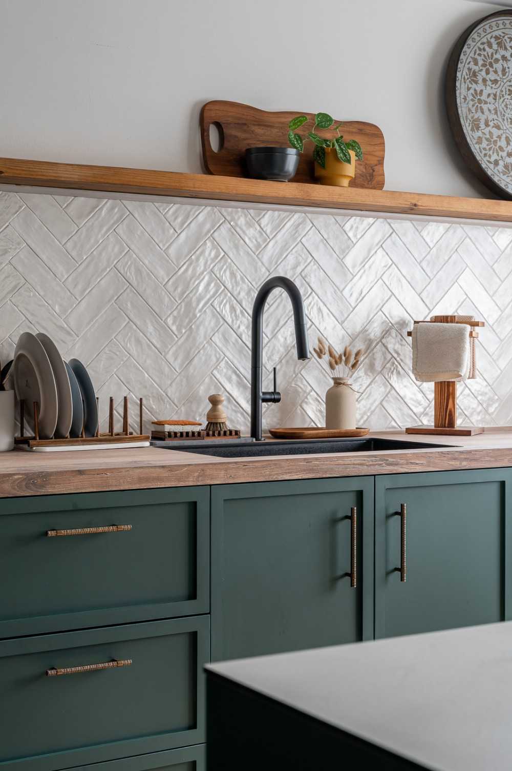 Scandinavian Kitchen with Countertop and Open Kitchen